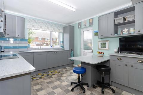 6 Arun Close, Worthing, BN13 3HT