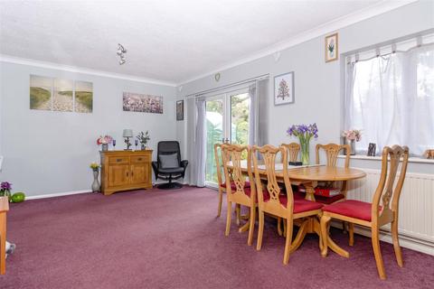 6 Arun Close, Worthing, BN13 3HT