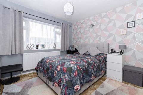 6 Arun Close, Worthing, BN13 3HT