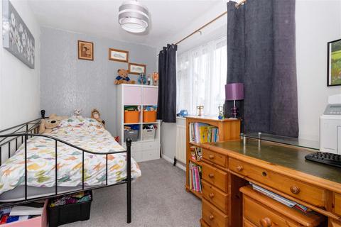 6 Arun Close, Worthing, BN13 3HT