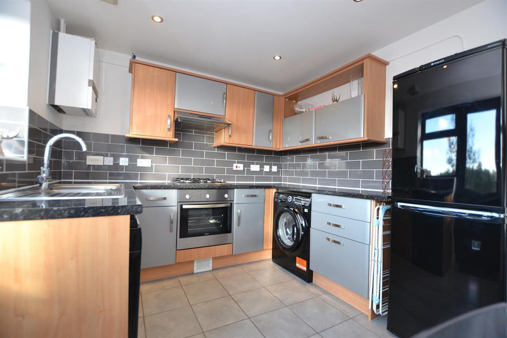 Surrey Drive, Kingswinford 2 bed terraced house £795 pcm (£183 pw)