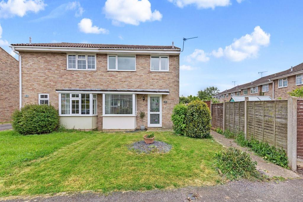 St Walk 3 bed house £1,350 pcm (£312 pw)