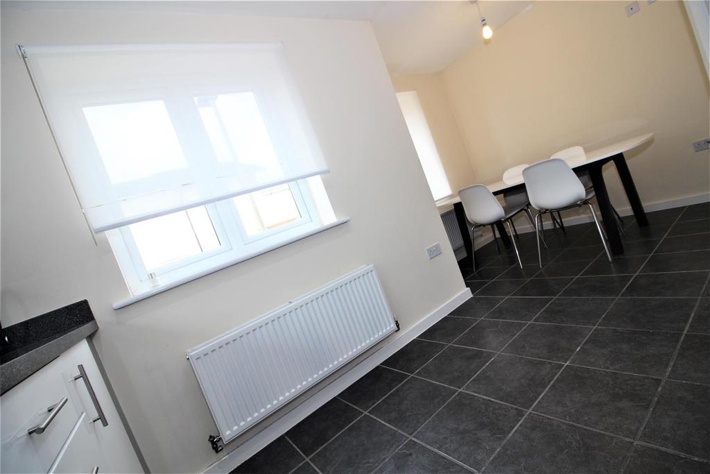 Hattersley Way, Freemans Meadow... 3 bed house £1,300 pcm (£300 pw)