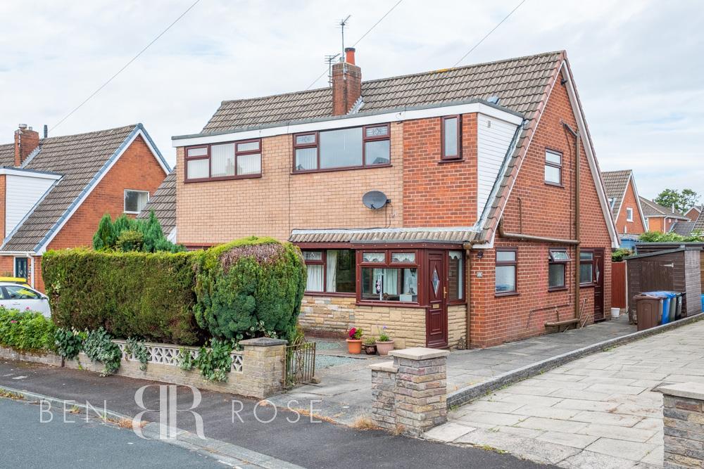 Chestnut Avenue, Euxton, Chorley 3 bed semidetached house £184,995