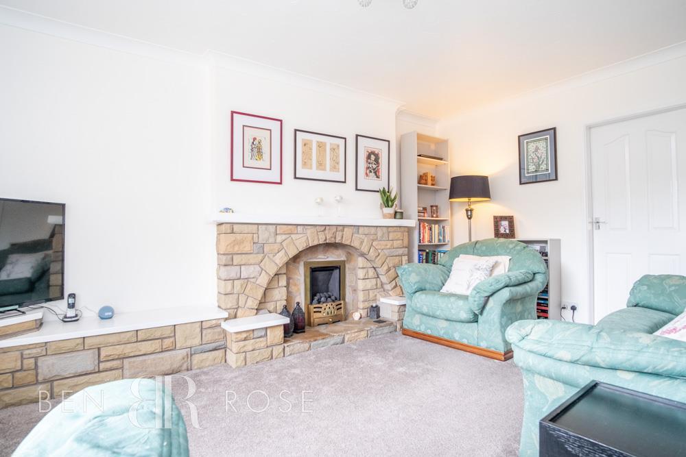 Chestnut Avenue, Euxton, Chorley 3 bed semidetached house £184,995