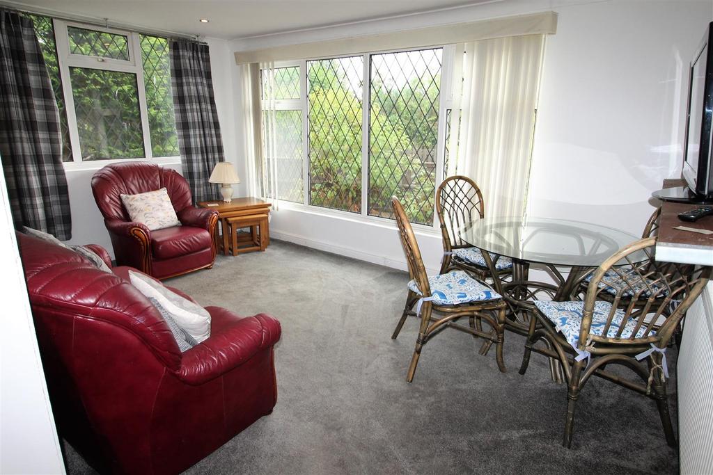 Humberston Fitties, Grimsby, N.E. Lincs, DN36 4EU 2 bed chalet for sale £120,000