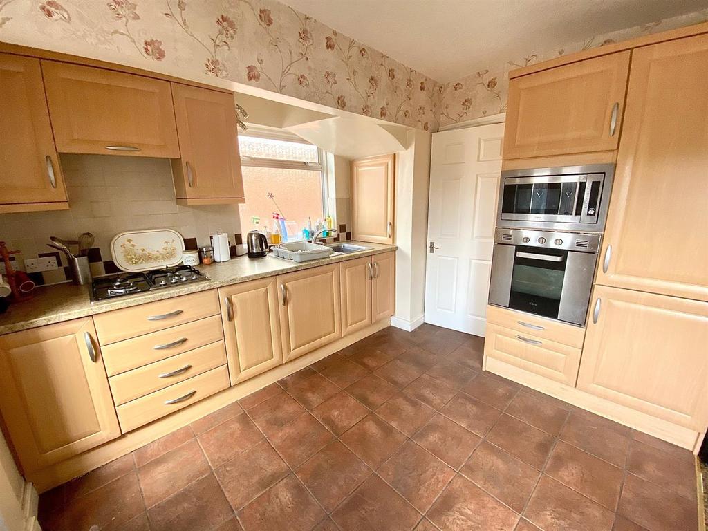 Ravenhouse road 75 kitchen diner use.jpg