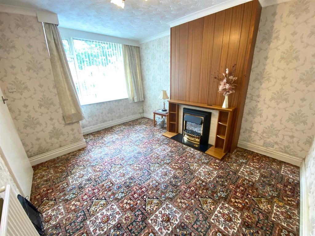 Ravenshouse road 75 lounge.jpg