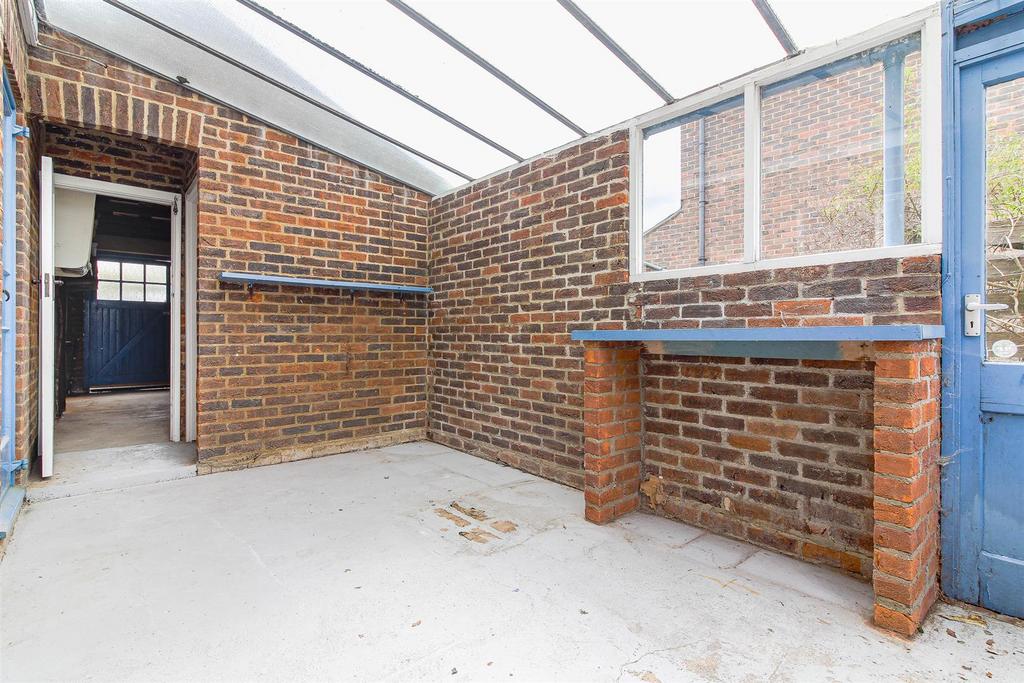 Outbuilding.jpg