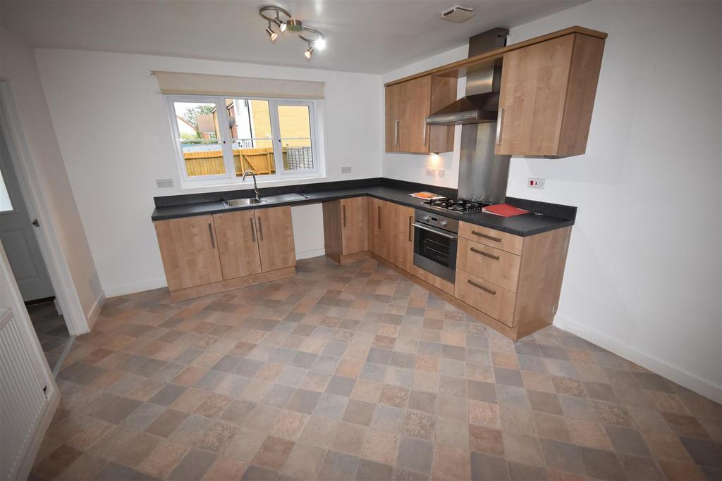 College Road, Cranwell Village, Sleaford 4 bed detached house £270,000