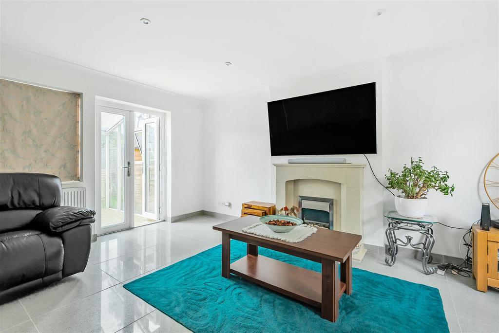 Queens Drive, Bedford 3 bed detached house £475,000