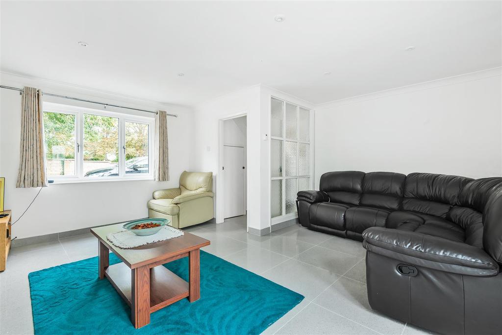 Queens Drive, Bedford 3 bed detached house £475,000