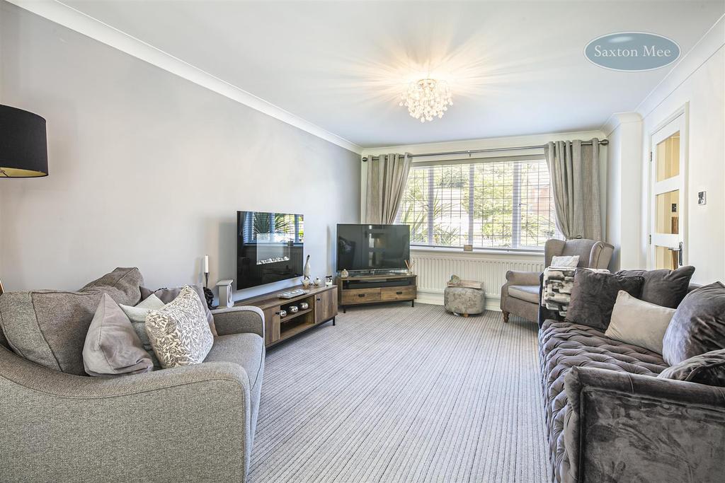 Clough Grove, Oughtibridge, S35 0JX 4 bed detached house £490,000