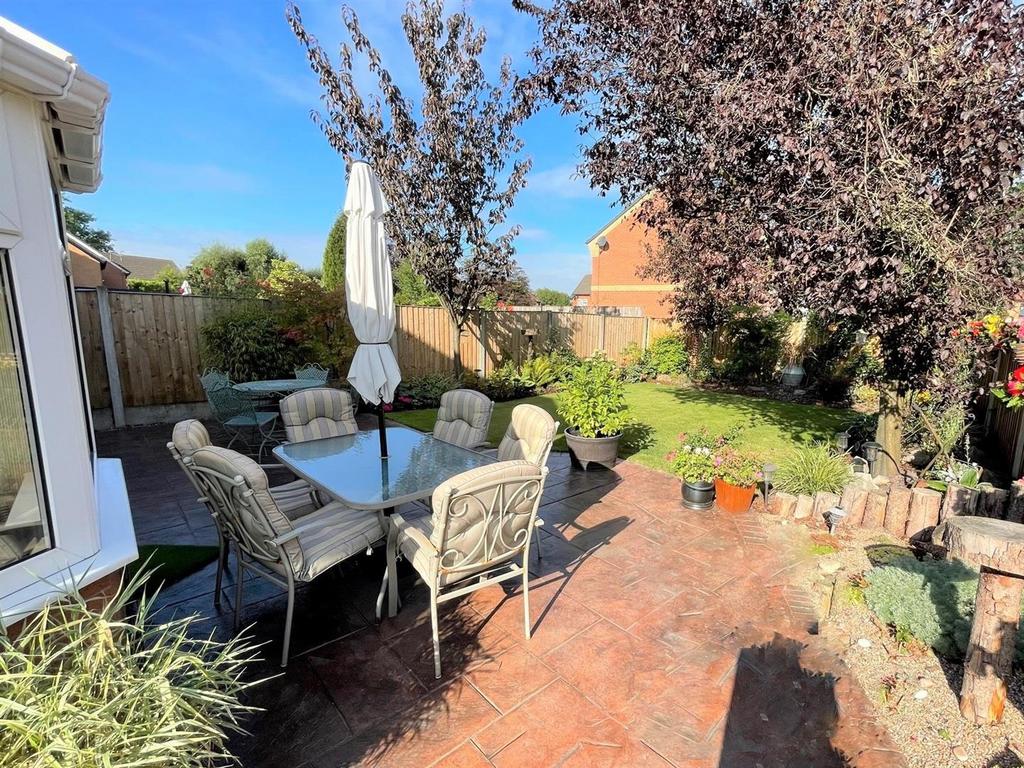 Clough House Drive, Leigh 3 bed detached house £380,000