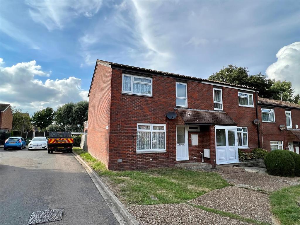 Kirkstall Close, Eastbourne 3 bed end of terrace house £270,000