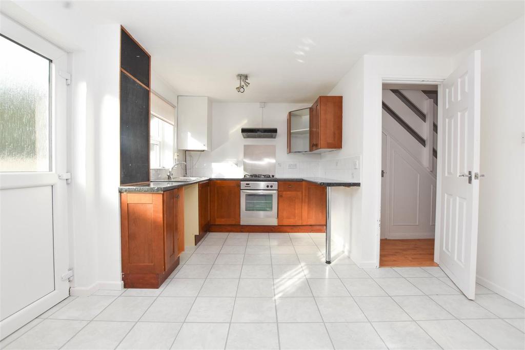 Kirkstall Close, Eastbourne 3 bed end of terrace house £270,000