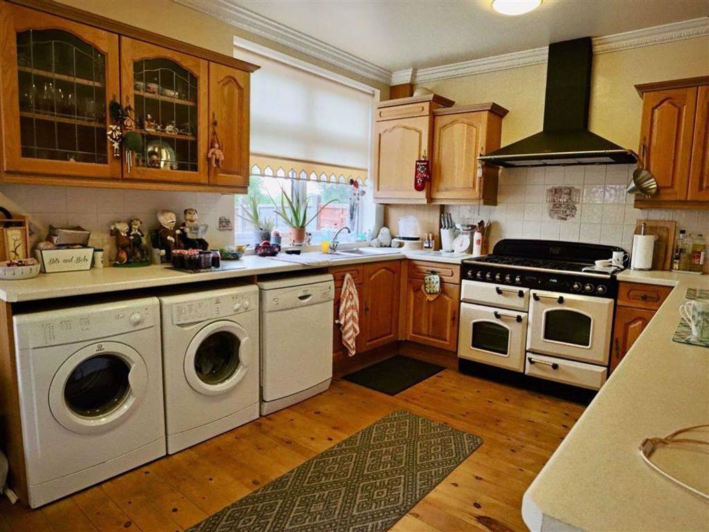 Kitchen/Dining Room (rear)