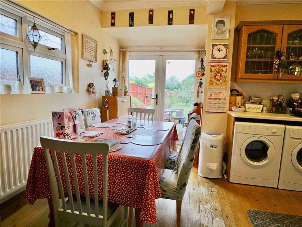 Kitchen/Dining Room (rear)