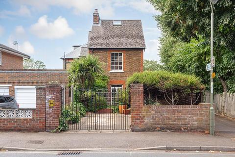 52 The Parade, Epsom, KT18 5DU