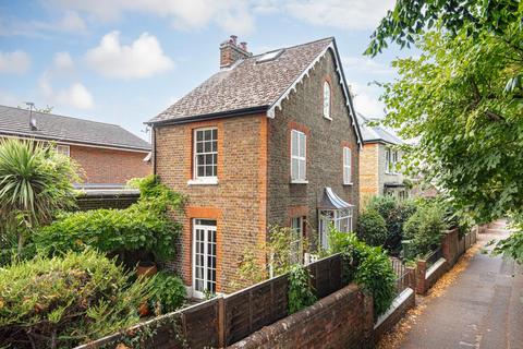 52 The Parade, Epsom, KT18 5DU