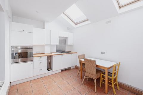 52 The Parade, Epsom, KT18 5DU