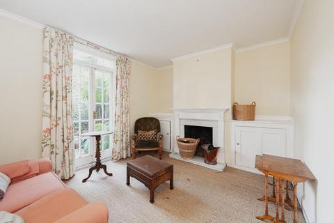 52 The Parade, Epsom, KT18 5DU