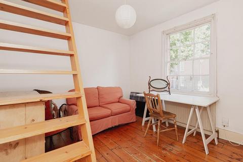 52 The Parade, Epsom, KT18 5DU