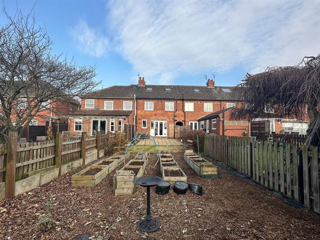 Garfield Terrace, York 2 bed house £300,000