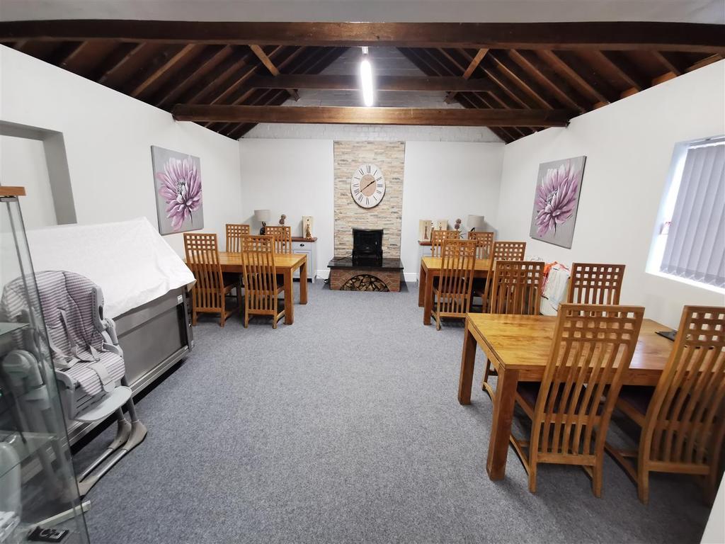London Road, Kirton Retail property (high street) £350 pcm (£81 pw)