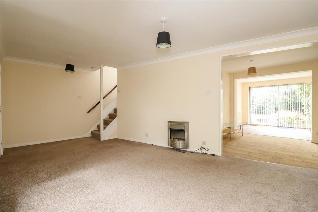 St Leonards Road, Horsham 3 bed detached house for sale £550,000