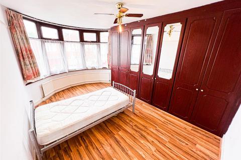 5 bedroom terraced house to rent - Hurstbourne Gardens, Barking