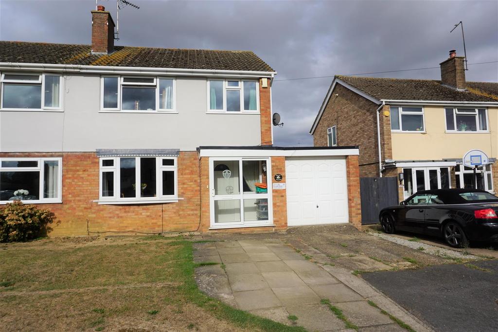 Avenue, Bugbrooke NN7 3 bed property £285,000