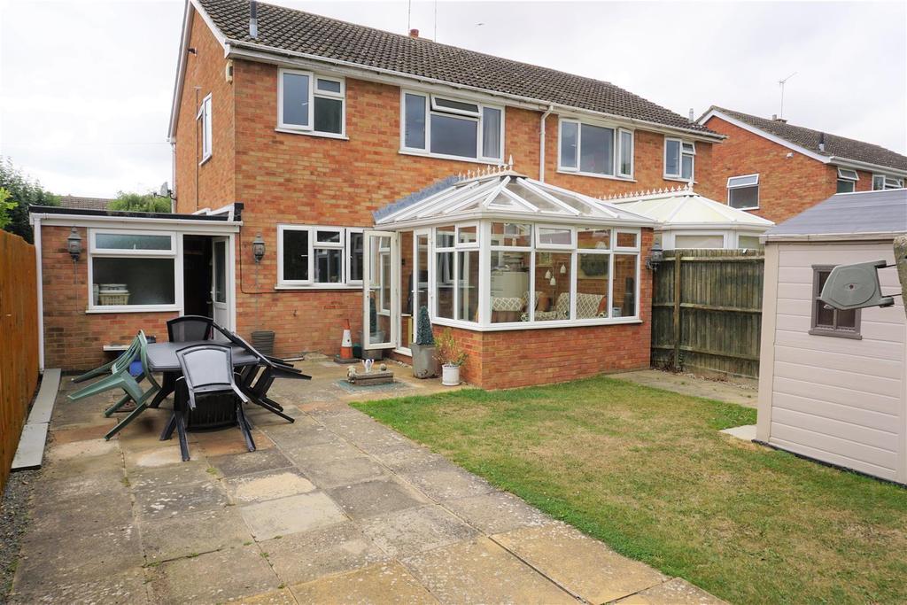 Avenue, Bugbrooke NN7 3 bed property £285,000