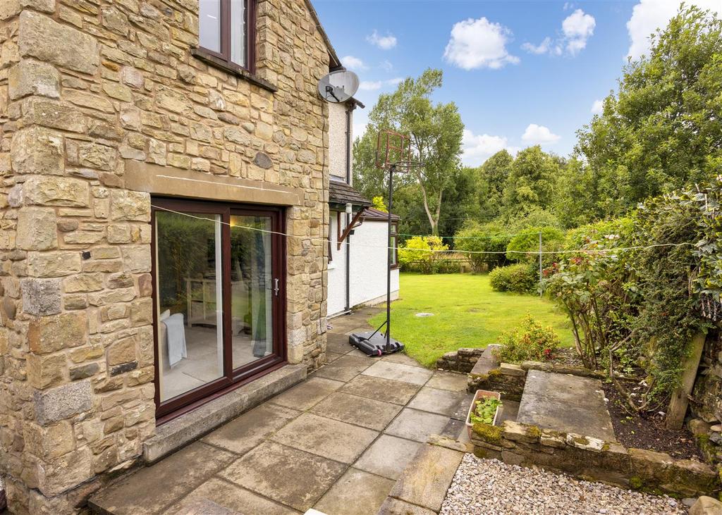 4 Harley Close, Low Bentham 3 bed link detached house £250,000