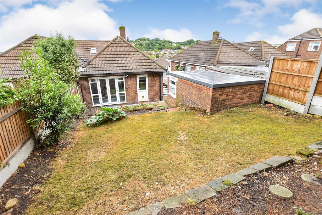 Karen Close, Benfleet 2 bed semidetached bungalow £365,000