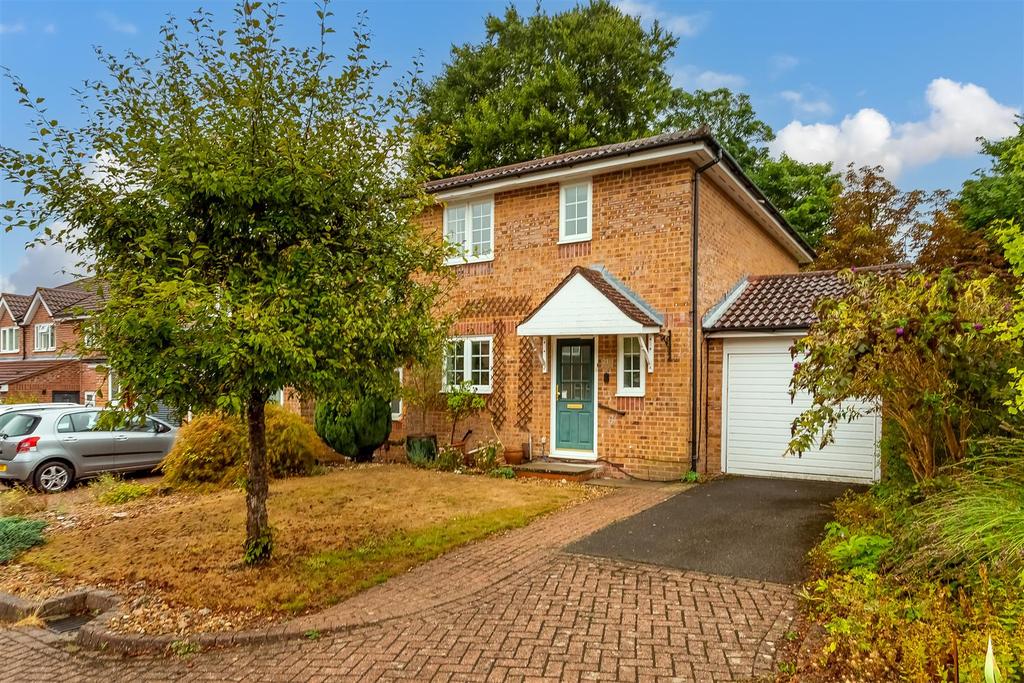 Dunnymans Road, Banstead 3 bed house £2,300 pcm (£531 pw)