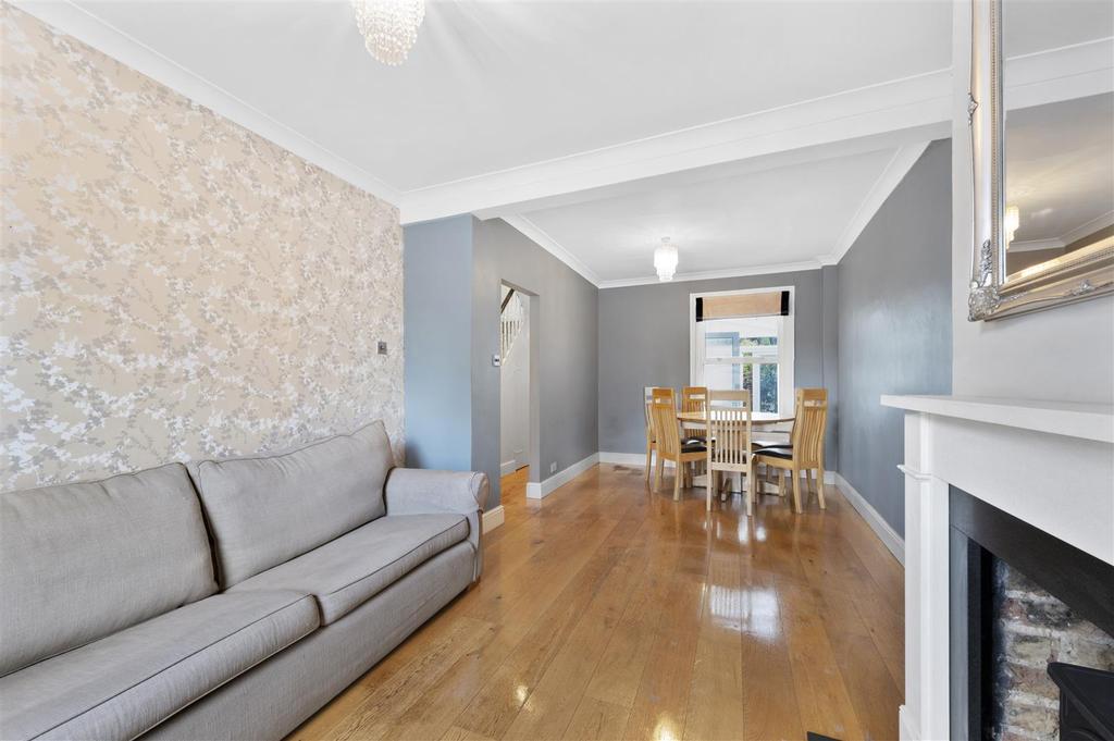 Hartfield Crescent, Wimbledon SW19 2 bed house £825,000