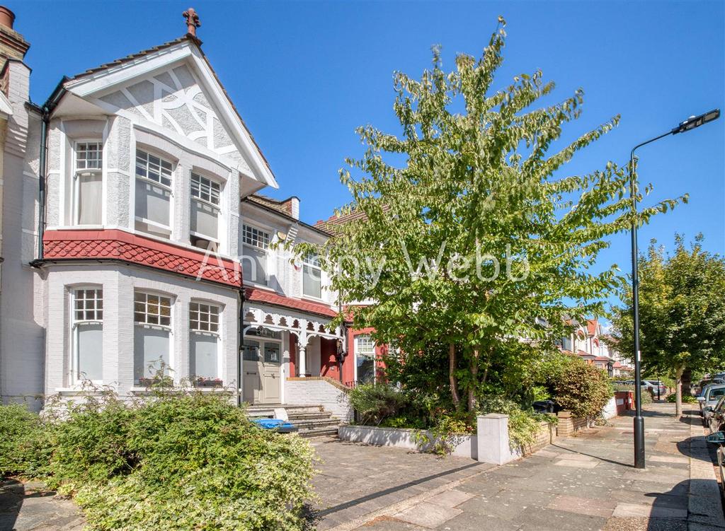 Harlech Road, Southgate, N14 4 bed house £1,050,000