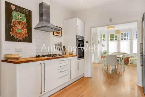 30 Harlech Road, London, N14 7BX