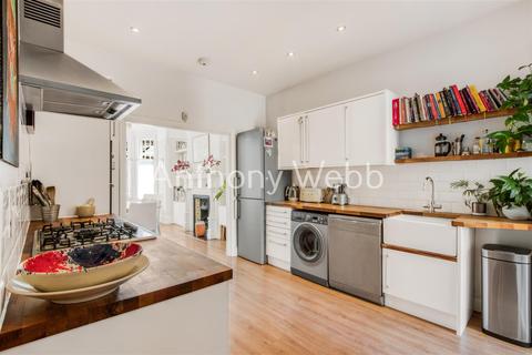 30 Harlech Road, London, N14 7BX