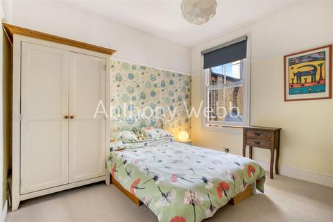 30 Harlech Road, London, N14 7BX