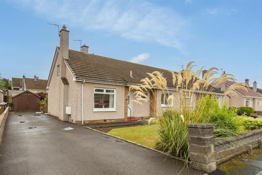 Thimblehall Drive, Dunfermline 3 bed semidetached bungalow £217,500