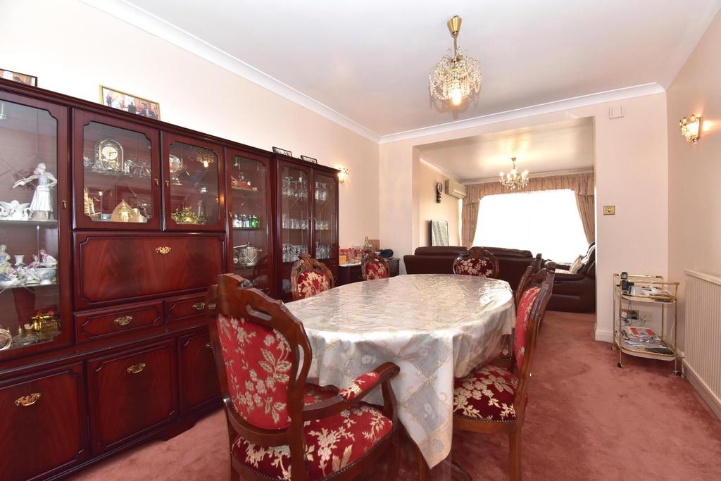Bassingham Road, Wembley, Middlesex HA0 4 bed semidetached house £