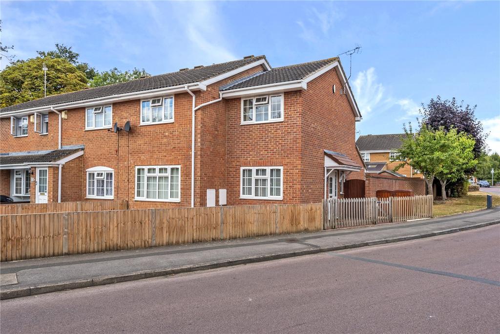 Delamere Drive, Stratton, Swindon, Wiltshire, SN3 3 bed end of terrace
