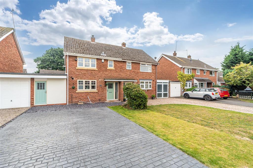 23 Green Acres, Coven, Wolverhampton 3 bed semidetached house £309,950