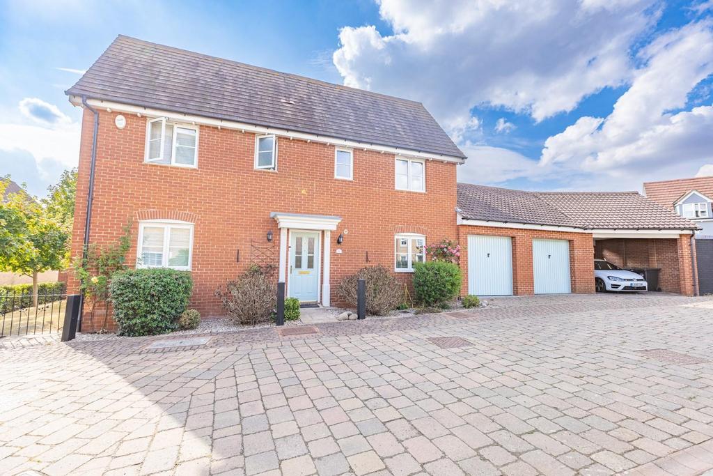 Davies Way, Flitch Green, Dunmow 4 bed detached house for sale £550,000