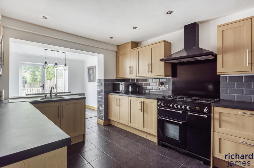 Vasterne Close, Purton, Wiltshire, SN5 3 bed terraced house £290,000