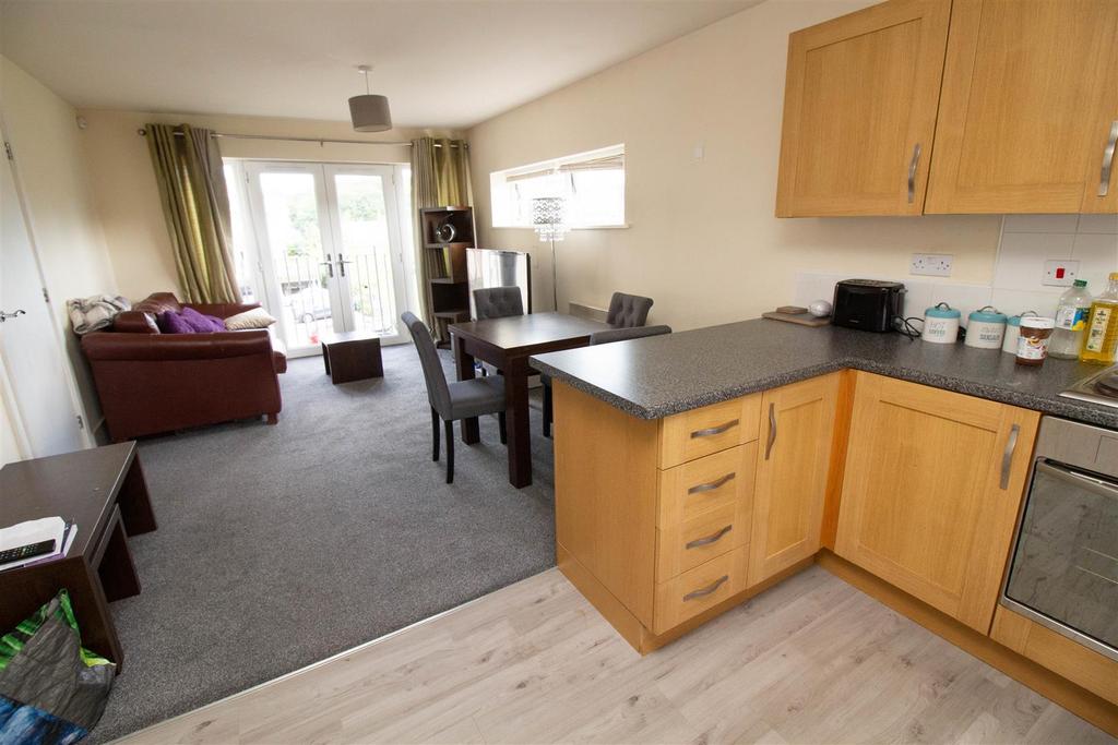 North West Side, The Staithes, Dunston 2 bed apartment £700 pcm (£162 pw)