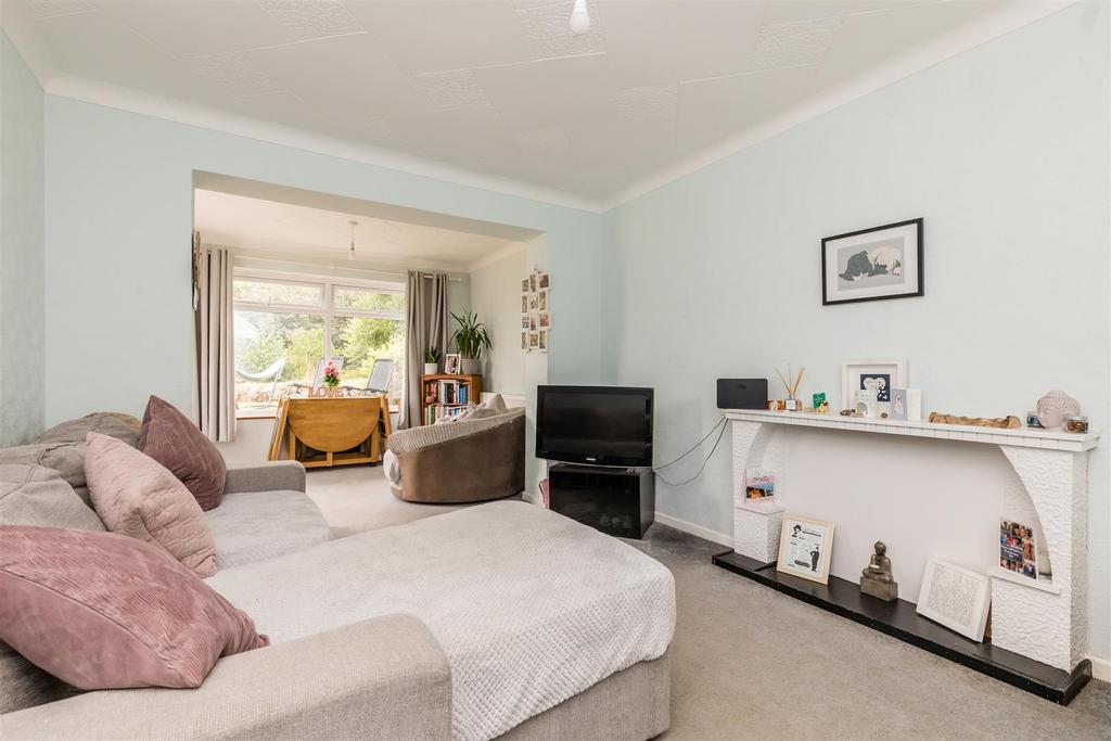 Graham Crescent, Portslade, Brighton 3 bed detached bungalow £400,000