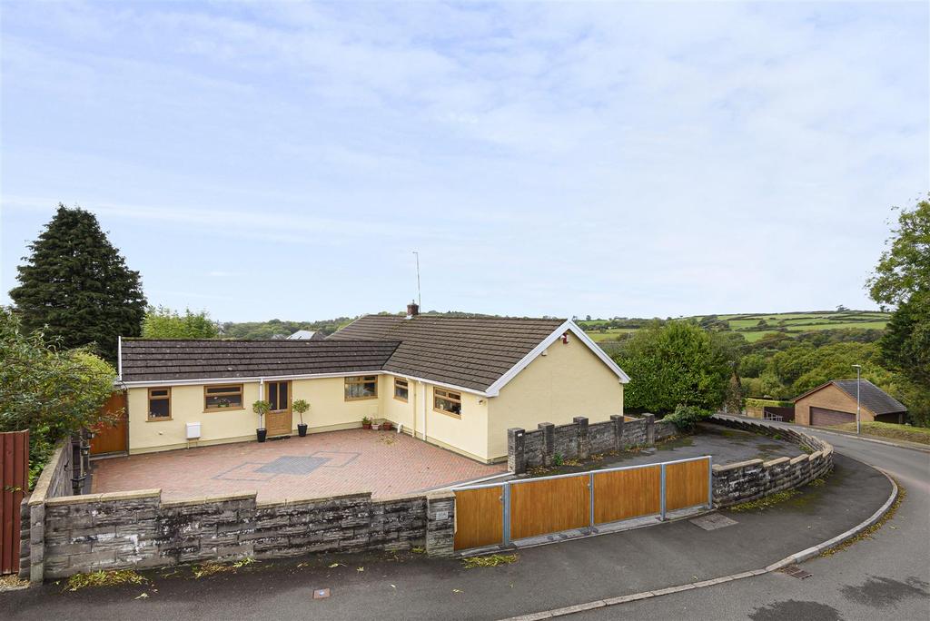 Swiss Valley, Llanelli 3 bed detached bungalow £450,000